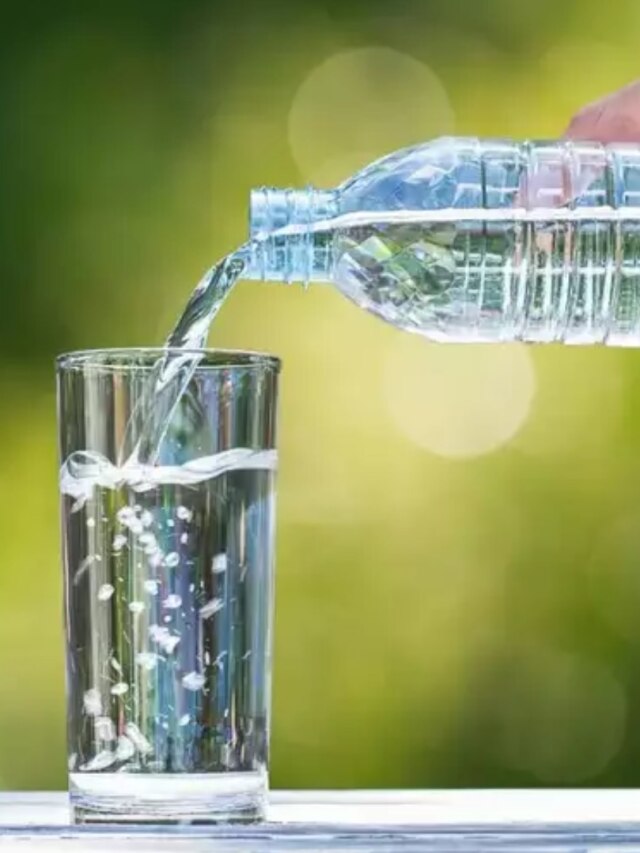 দিনে ১০ গ্লাস জলেই থাকুন চিরতরুণ, কখন-কতটা খাবেন? ডাক্তারের টিপস