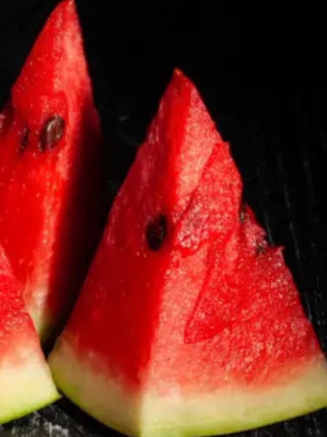 কীভাবে চিনবেন লাল টুকটুকে তরমুজ টাটকা না ভেজাল? টিপস