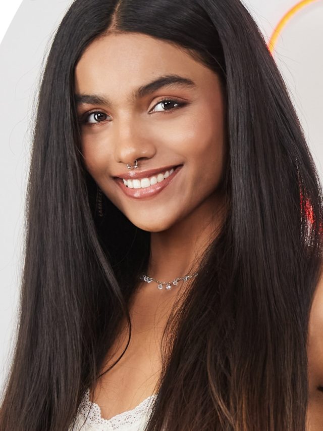 ১৫ দিনেই চুল দুলবে হাঁটুর নীচে, রোজ লাগান এই তেল