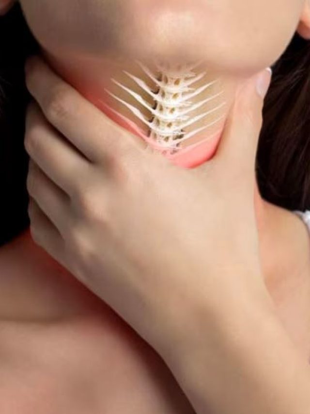 গলায় মাছের কাঁটা আটকে গেলে এটা করুন