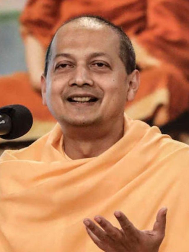 জীবনের প্রকৃত বন্ধু কে? দিশা দেখালেন স্বামী সর্বপ্রিয়ানন্দ