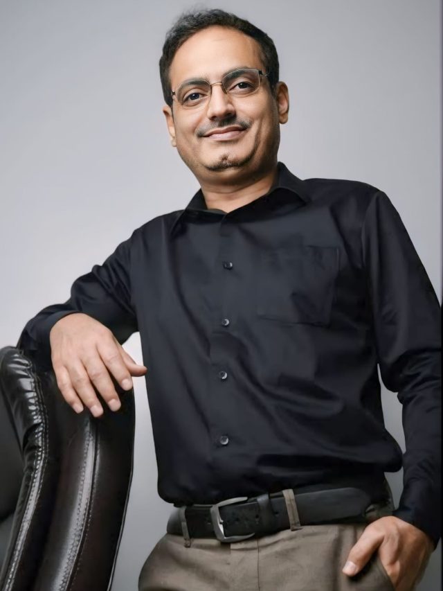 জ্ঞানী আর মূর্খ চিনবেন কী করে? বিকাশ দিব্যকীর্তি বুঝিয়ে দিলেন