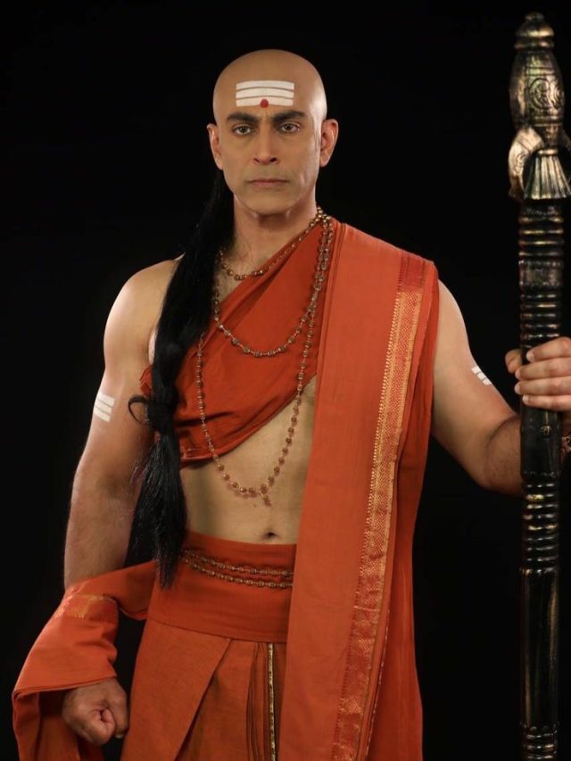 স্বামী সন্তুষ্ট না করতে পারলে স্ত্রীরা এসব ইঙ্গিত করে, জানিয়েছেন চাণক্য