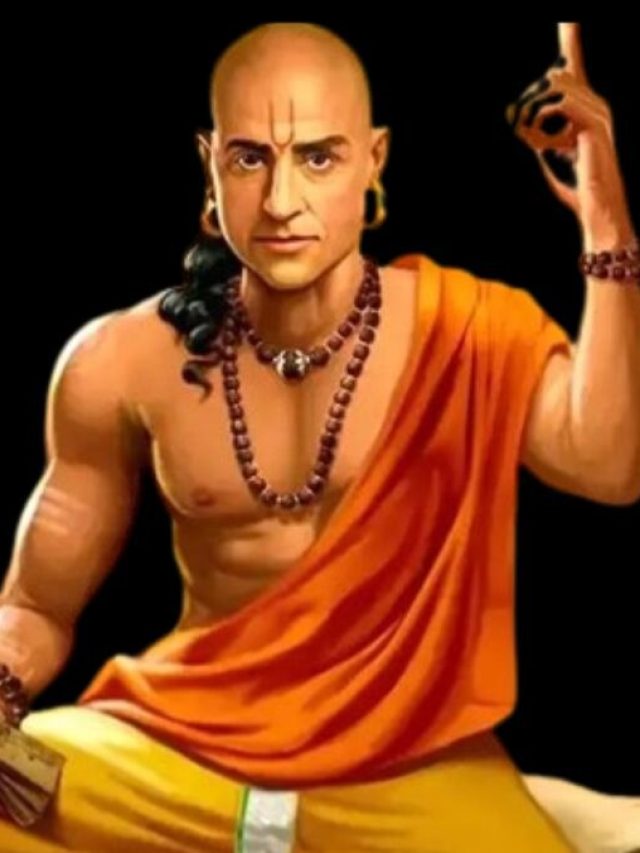 বিনা নিমন্ত্রণে অন্যের বাড়ি গেলে এই ৩ ক্ষতি হয়, কী কী জানিয়েছেন চাণক্য