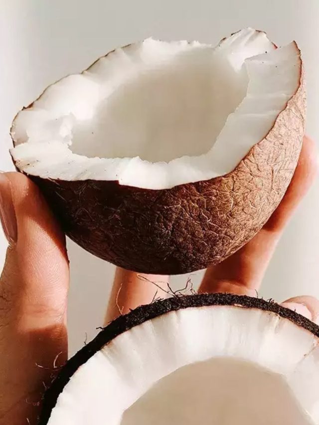 আর ঝক্কি নয়, এভাবে মাত্র ২ মিনিটে ছাড়ান নারকেল, রইল দারুণ ট্রিকস