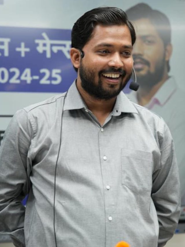 কোনও ছেলে জ্বালাতন করলে কী করবে? মেয়েদের  শিখিয়ে দিলেন খান স্যার