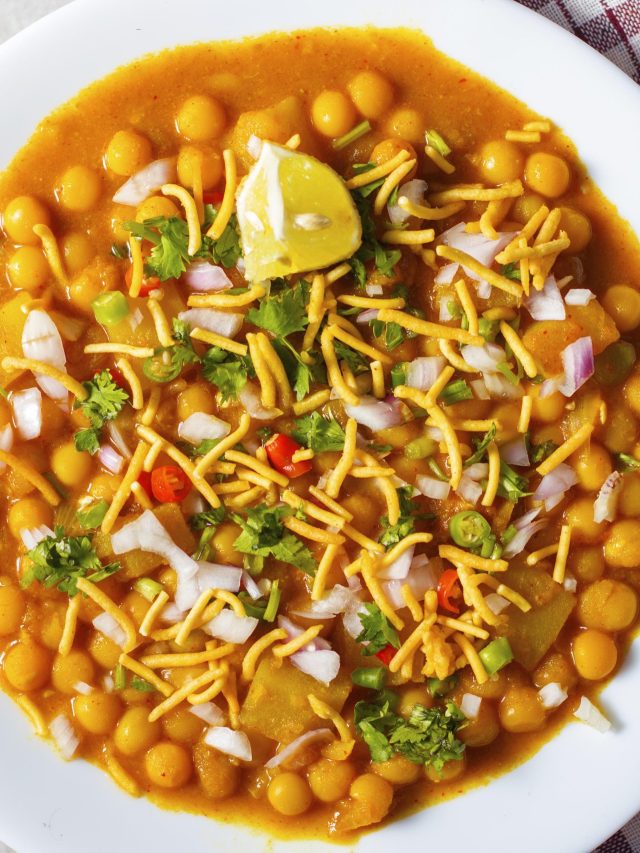 এই উপকরণেই স্বাদে আলাদা মেলার ঘুগনি; 'সিক্রেট' রেসিপি শিখে নিন