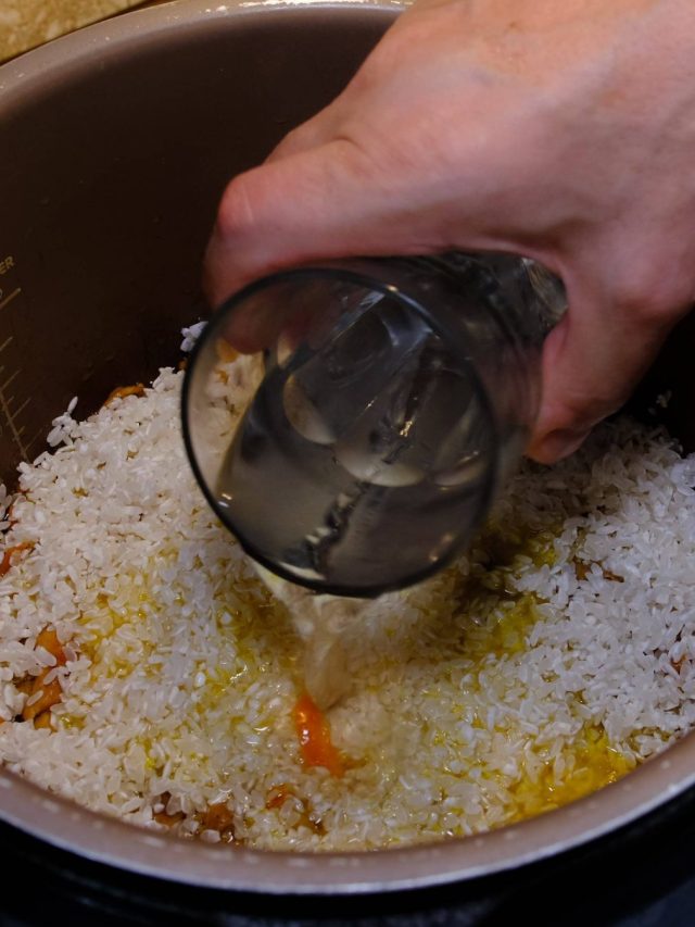 প্রেশারের ভাতে মাড় জড়িয়ে দলা হবে না, এই রস ২ ফোঁটা দিলেই ঝরঝরে