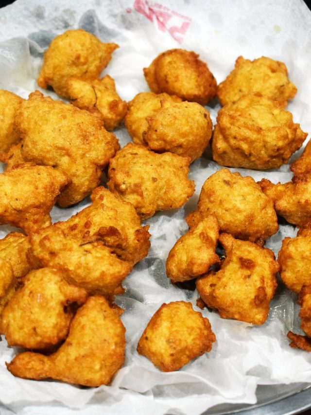 মুড়ি খান পকোড়া বানিয়ে, একদম অন্যরকম রেসিপি