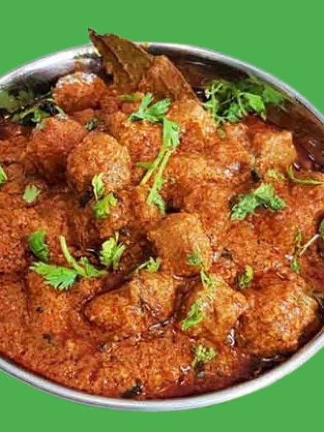 বিন্দুমাত্র পেঁয়াজ-রসুনের ছোঁয়া ছাড়াই সয়া-আলুর তরকারি; আঙুল চেটে খাবেন