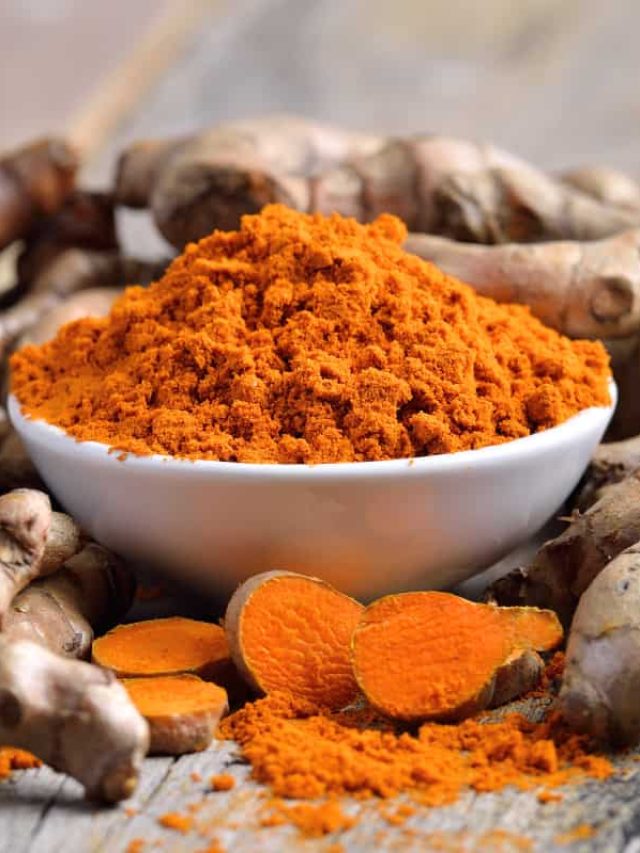 সাদা চুল হবে কয়লার মতো কালো, হলুদের এই টোটকা শিখে রাখুন