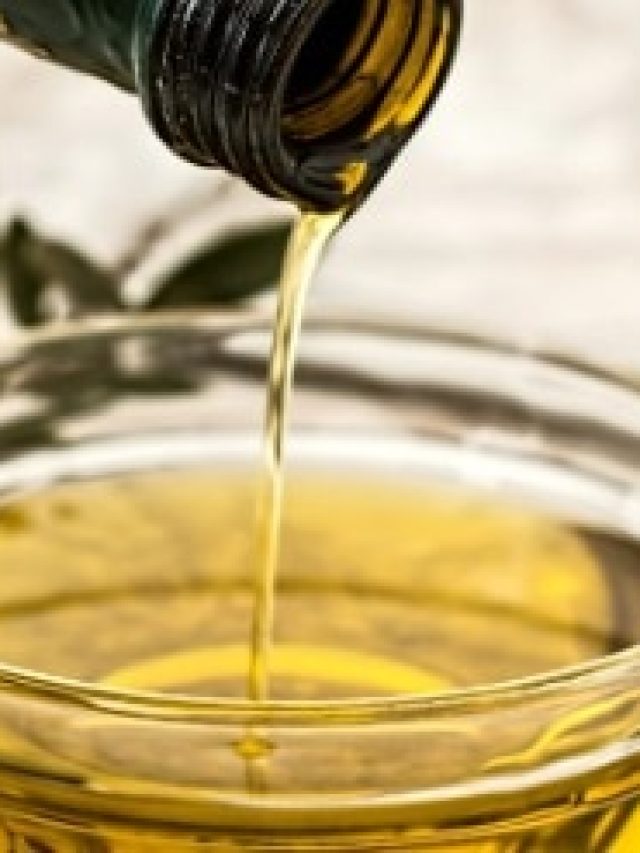 নারকেল তেলের সঙ্গে মেশান এই গুঁড়ো,  বুড়ো বয়সেও চুল থাকবে কুচকুচে কালো