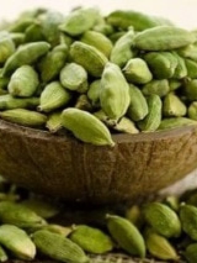 জুটবে সুন্দরী স্ত্রী,  এলাচ দিয়ে করতে হবে এই কাজ