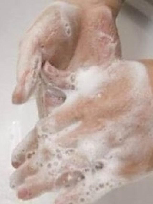 সাবানের ফেনা সাদা হয় কেন সবসময়? জানুন কারণ