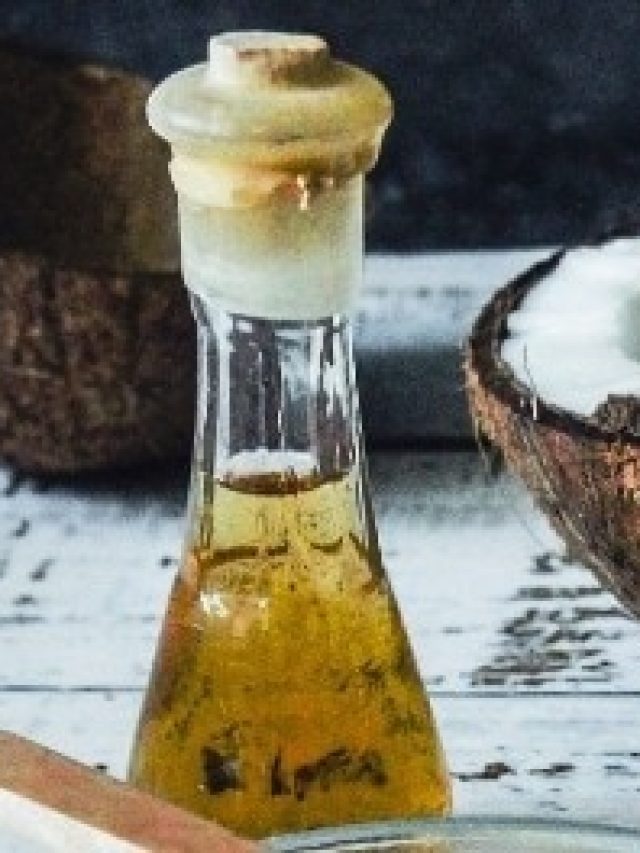 নারকেল তেলে চটকে  নিন এই ক্যাপসুল,  ৫০-এও মুখ হবে মাখনের মতো