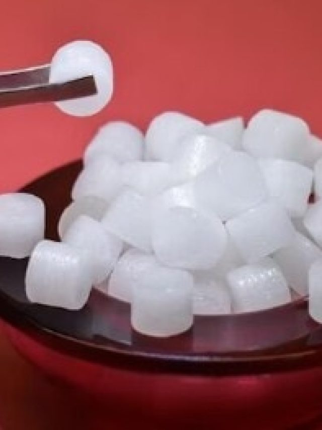 বুড়ো হলেও রকেটের গতিতে ছুটবে পুরুষত্ব,  শুধু সঙ্গে রাখুন কর্পূর