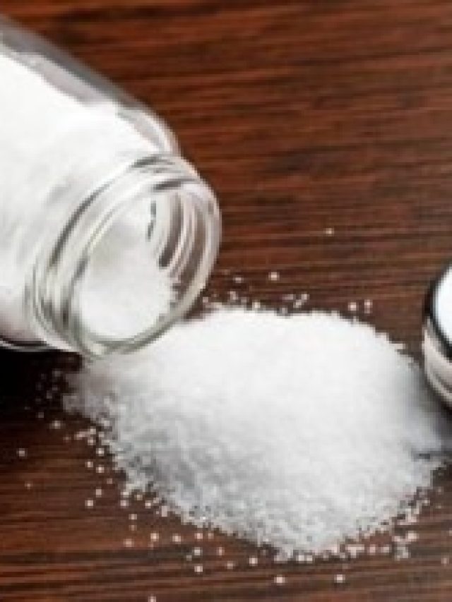 লাল কাপড়ে বেঁধে নুন ঝোলান, চরম  মজা পাবেন জীবনে