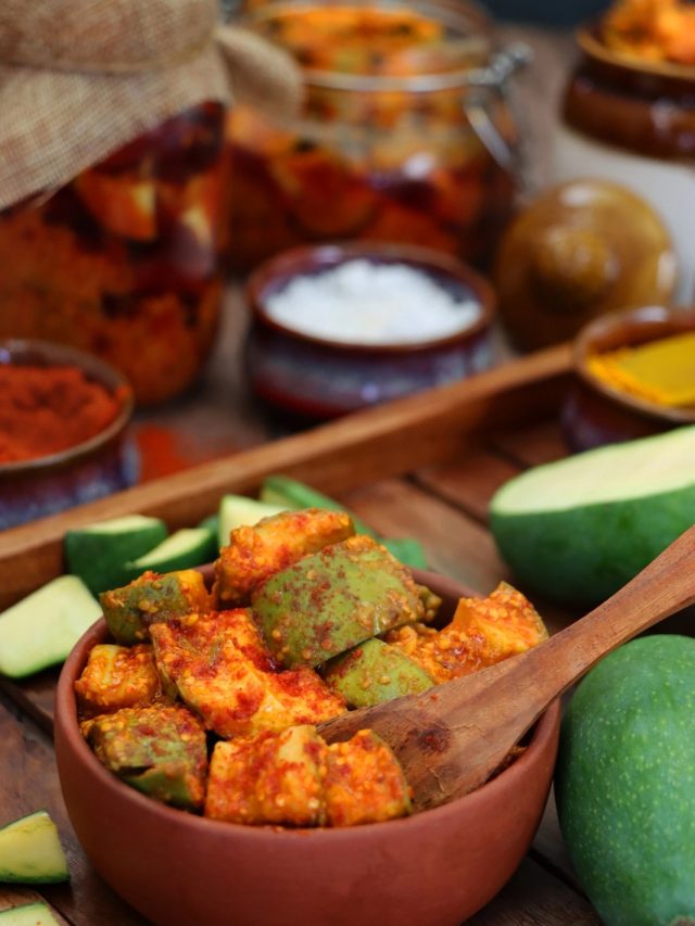 আম তেল এভাবে বানালে সারা বছর ভাল থাকবে