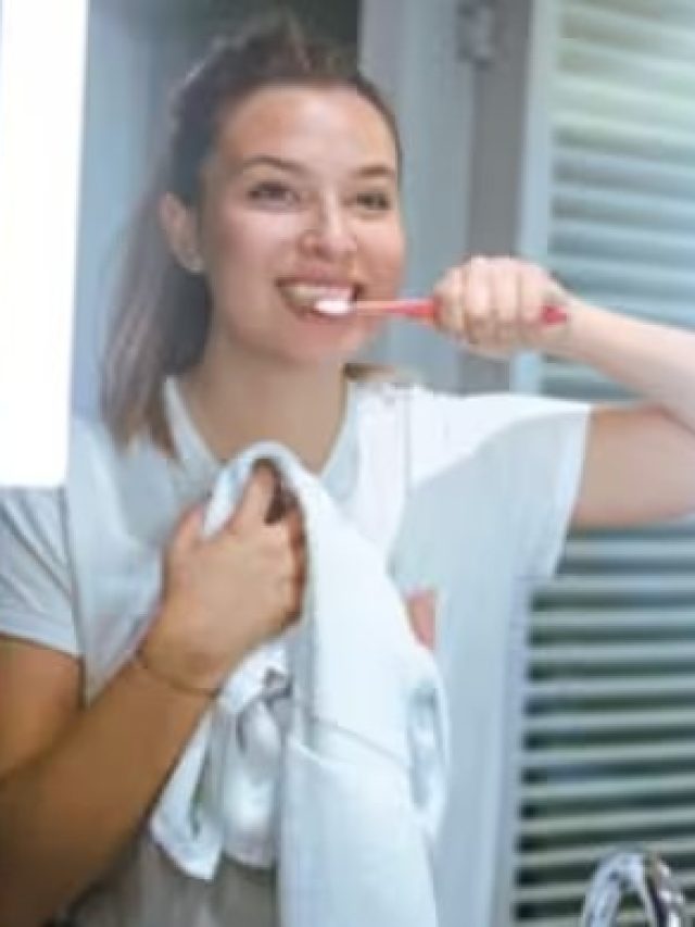 টুথব্রাশ কতদিন পর বদলাতে হয়, অনেকেই জানেন না