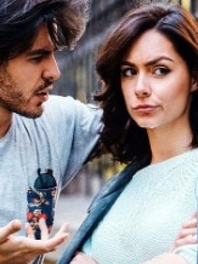 প্রেমিকা কি এসব করছেন আপনার সঙ্গে? তাহলেই ব্রেক-আপ পাকা