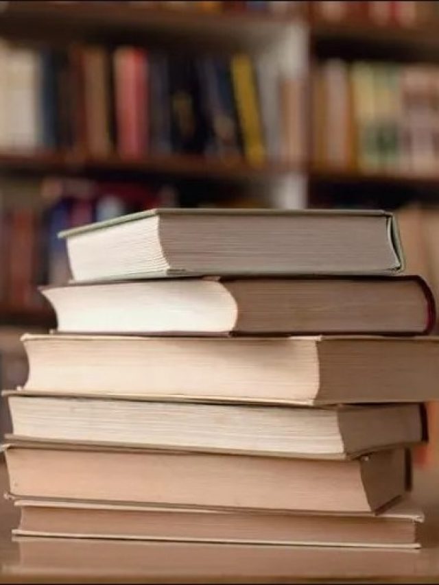 মোবাইলে ব্যস্ত এদিকে ধূলো পড়েছে সাধের বইতে, যত্ন নেবেন কীভাবে?