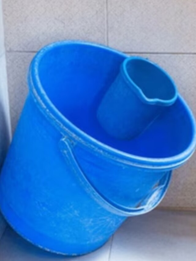 সেকেন্ডে নোংরা মগ-বালতি হবে ঝকঝকে, খালি এই জিনিস ঢেলে দিন