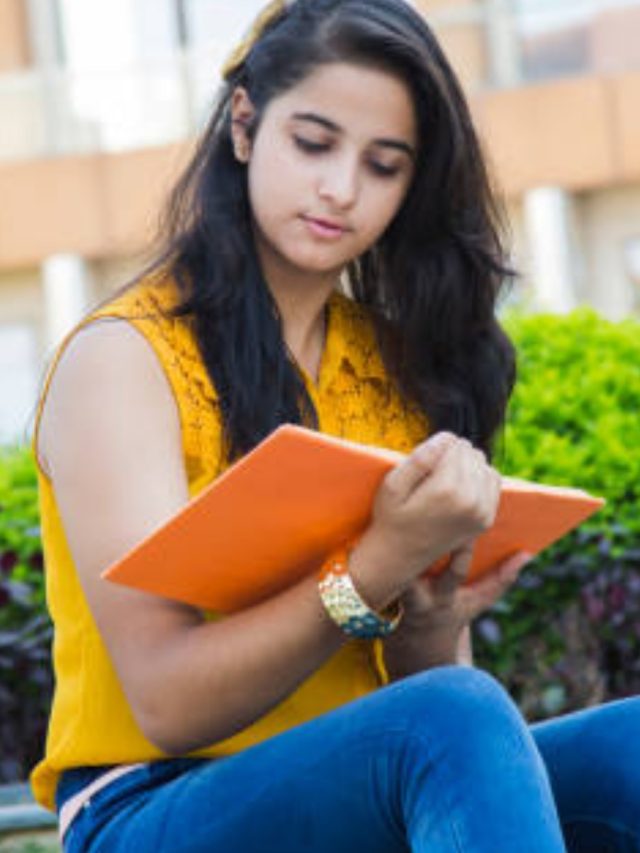 বই কেন পড়বেন? রইল ১০ কারণ, যা অবাক করে দেবে