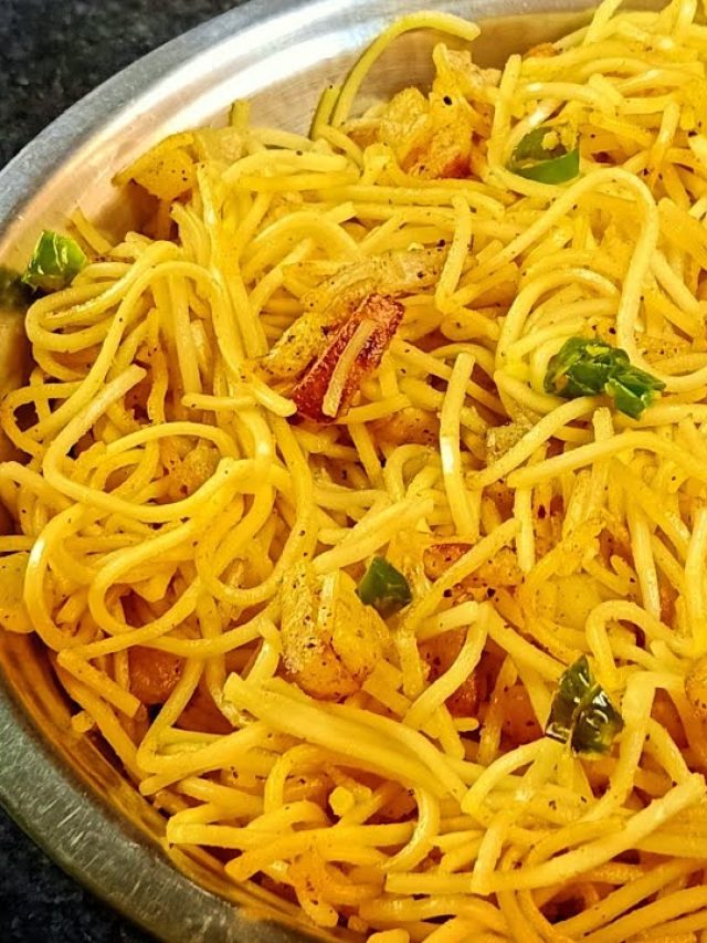 স্কুলের টিফিনে দিতেন মায়েরা, আলু দিয়ে হলুদ চাউ বানিয়ে দেখুন