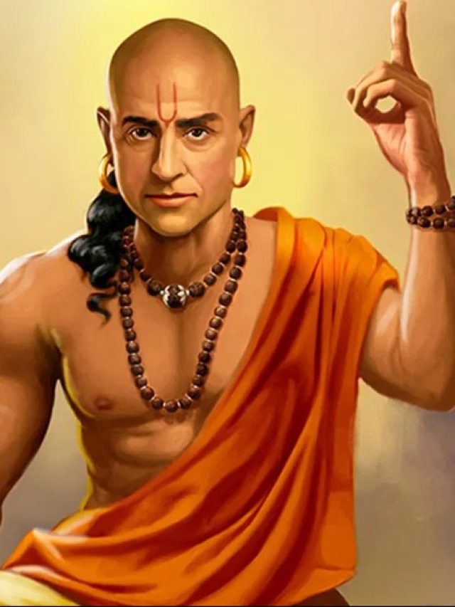 সফলতা পায়ে চুমু খাবে, শত্রুকেই সিঁড়ি বানান, বলছেন চাণক্য