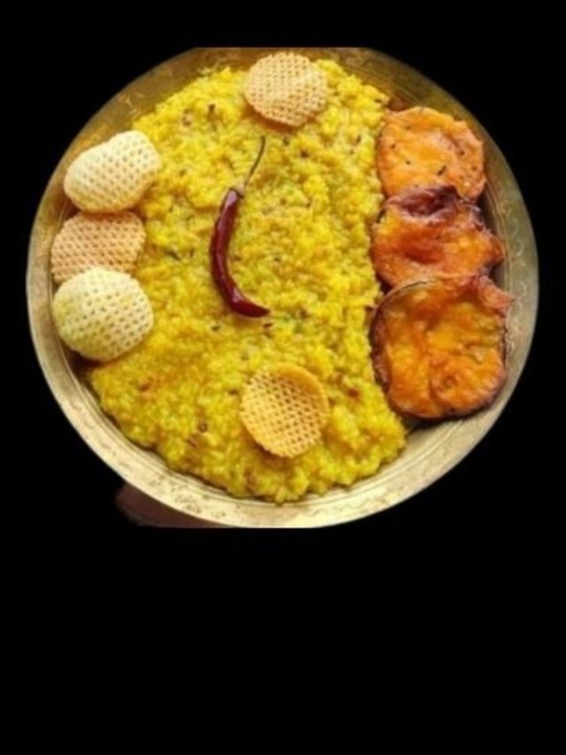 ঝিরঝিরে বৃষ্টিতে খিচুড়ি হয়ে যাক, এটাই আসল সাবেকি রেসিপি