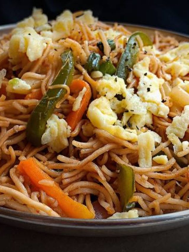 চাউমিন আর নুডলসের মধ্যে পার্থক্য জানেন? চমকে যাবেন