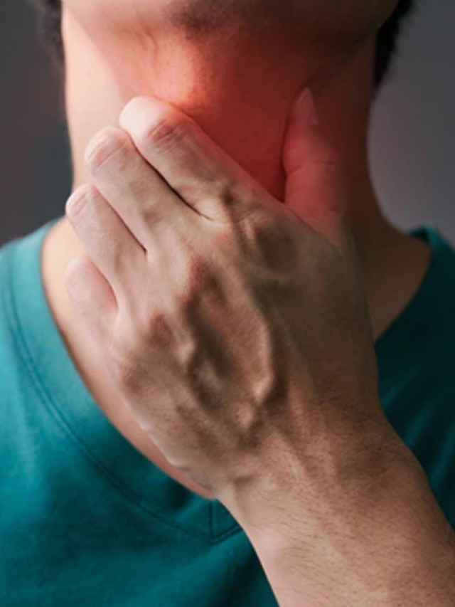 গলায় কাশি-ব্যথা? নুন নয়, গরম জলে এই জিনিস দিয়ে গার্গল করলেই ছুমন্তর