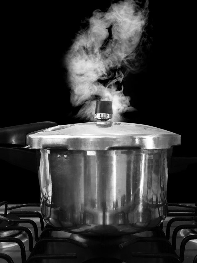 কুকারের ঢিলে রাবার টাইট দিন এভাবে, নয়তে এক ভুলেই সর্বনাশ