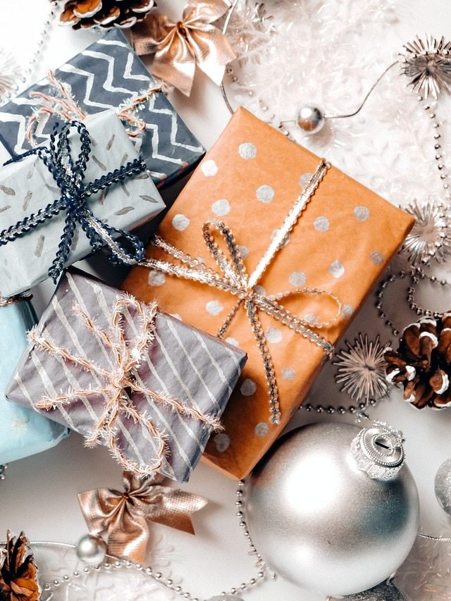 এই উপহারগুলো কারও কাছ থেকে নেবেন না, নিলেই কপালে কষ্ট