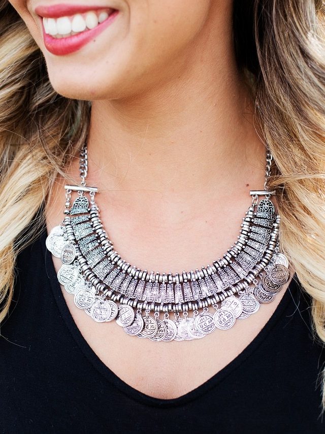 এই রাশির জাতকদের ভাগ্য বদলে দেয় রুপো, পরলেই কোটিপতি