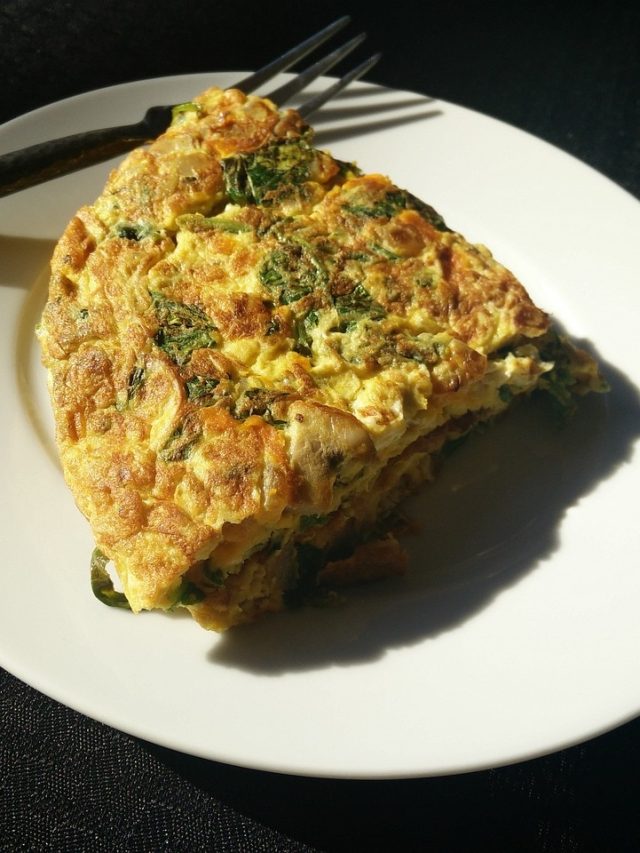 ব্রেকফাস্টে রোজ অমলেট খাওয়া কি বিপজ্জনক? ভুলটা শুধরে নিন