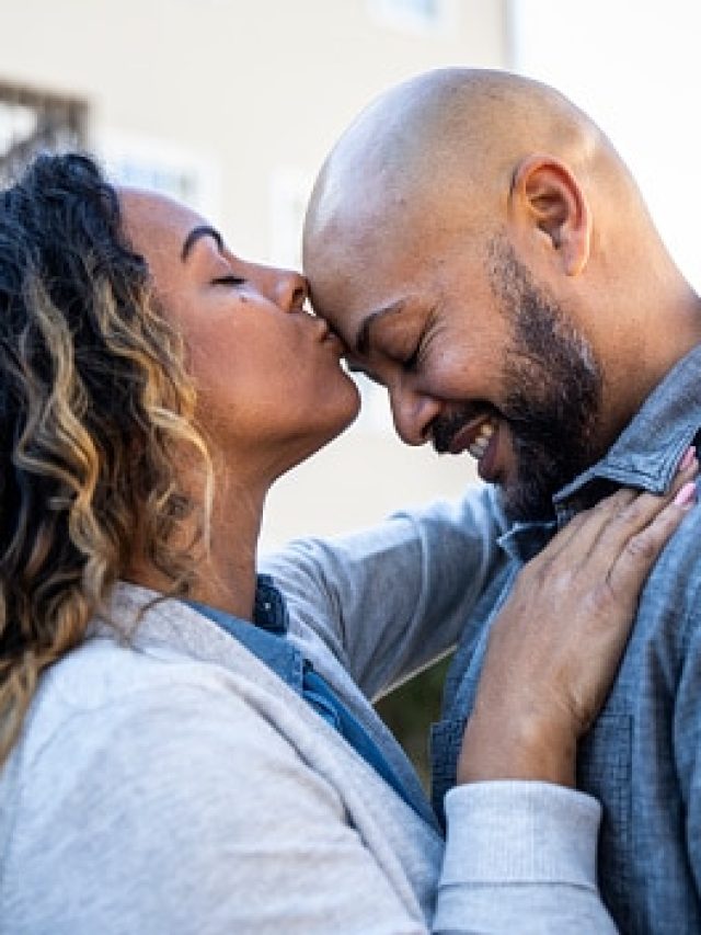 টাক মাথার পুরুষদের দেখেই আকৃষ্ট হন মেয়েরা, কেন জানেন