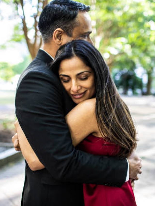 ঘরে বউ থাকা সত্ত্বেও ছেলেরা কেন অন্য মহিলার সঙ্গে মেলামেশা করে?