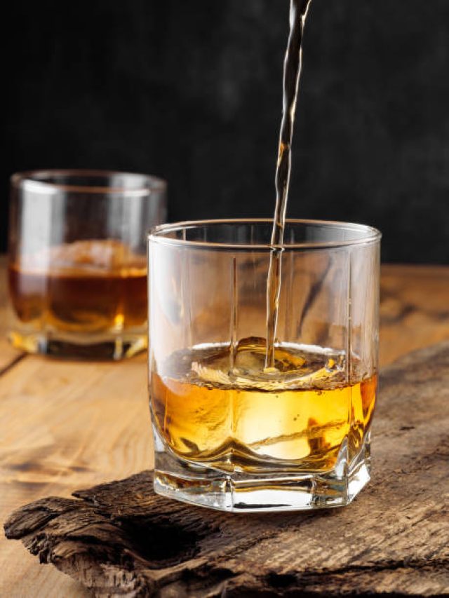 গরম জল দিয়ে রাম খেলে সর্দি-কাশি-জ্বর সেরে যায়? জেনে নিন