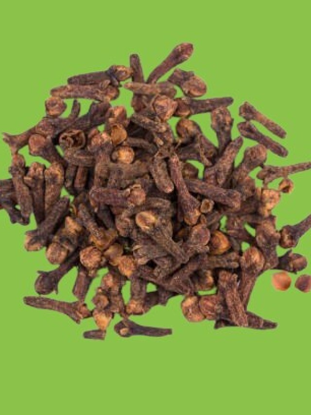 রোজ রাতে শোওয়ার আগে বালিশের তলায় রাখুন দুটো লবঙ্গ, ভাগ্যটাই বদলে যাবে