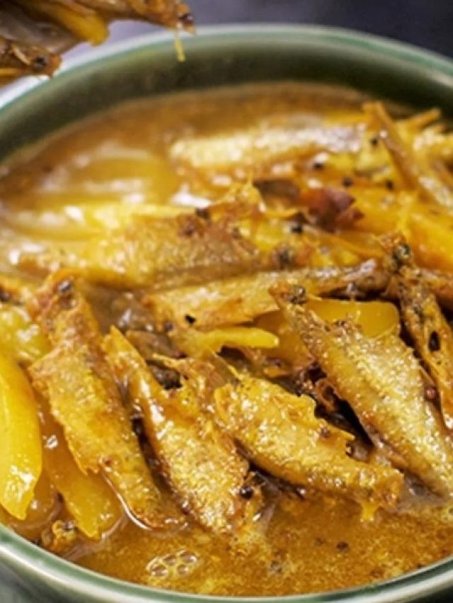 তেঁতুল দিয়ে মৌরলা মাছের অম্বল, মা-ঠাকুমার এই পদের লোভ সামলানো মুশকিল