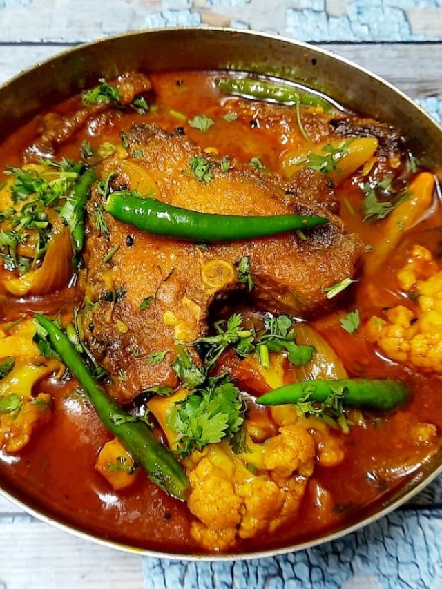 আলু-টমেটো দিয়ে হালকা করে মাছের ডালনা, লাল ঝোল দিয়েই ভাত সাবাড় হবে