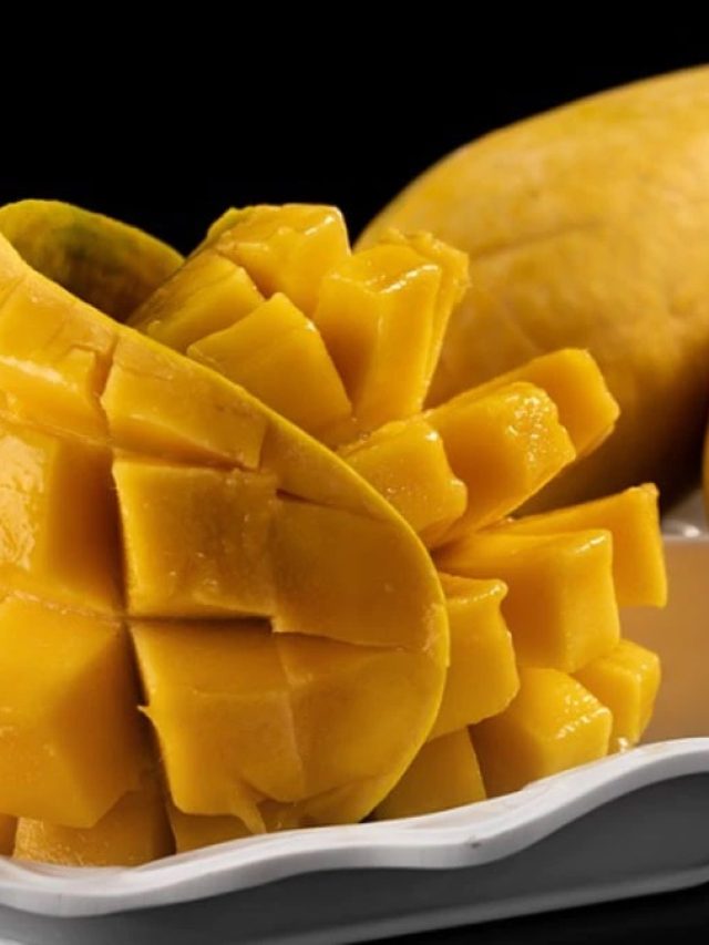 পাকা আমেই বাড়বে মুখের গ্লো! ত্বকের জেল্লা একেবারে ফেটে পড়বে এভাবে