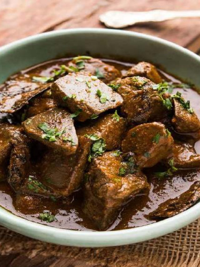 মাটনের এই অংশটার স্বাদও লাজবাব, পাঁঠার মেটে চচ্চড়ি এইভাবে রেঁধে দেখুন