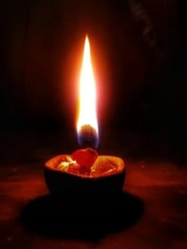 প্রতি শনিবার সন্ধ্যায় বাড়ির এই ৪ স্থানে প্রদীপ জ্বালান, তারপর এসব হবে