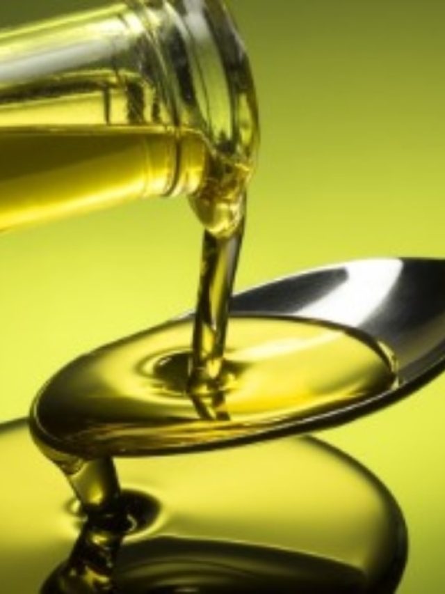 সাদা দাড়ি-গোঁফ হবে কুচকুচে কালো, শুধু এই ফল মেশান  নারকেল তেলে