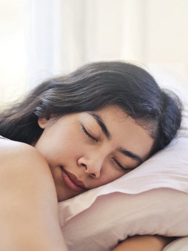 মেয়েদের কত বছর বয়স থেকে মা-বাবার সঙ্গে শোওয়া উচিত নয়?