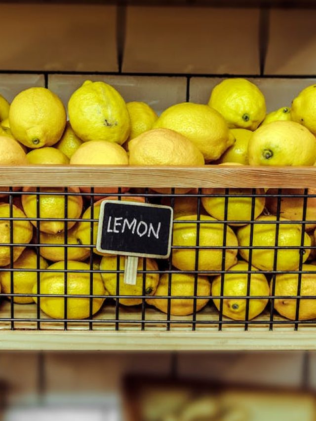 লেবুর ভেতরে প্রচুর রস আছে তো? কেনার সময় এভাবে চেক করুন