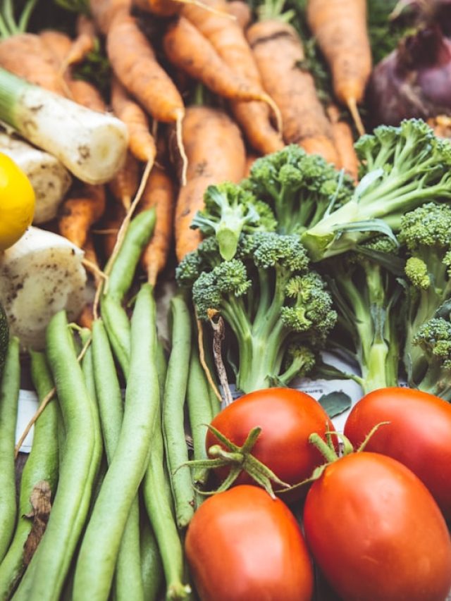 বাজার থেকে কিনে আনা সবজিতে ভর্তি কীটনাশক! দূর করুন এই ট্রিকসে