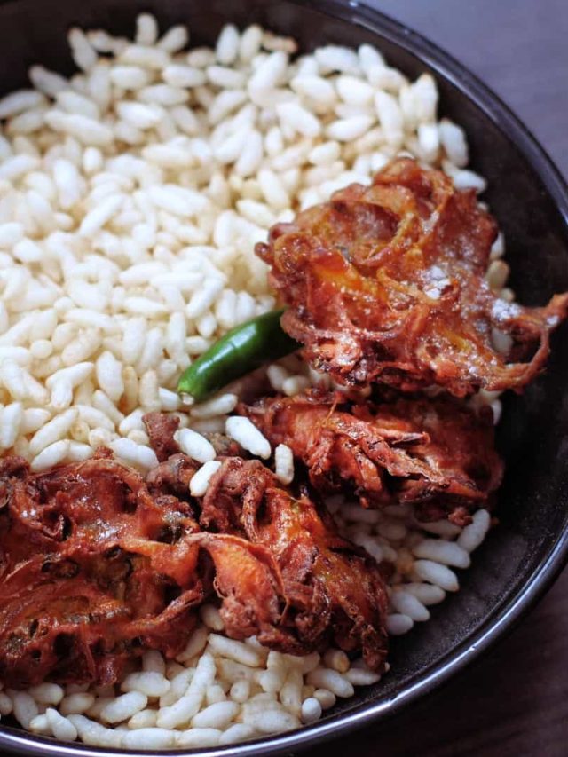 কামড় দিলেই মুচমুচে আওয়াজ, তেল চুপচুপে হলেও পেঁয়াজি খেতে খাসা